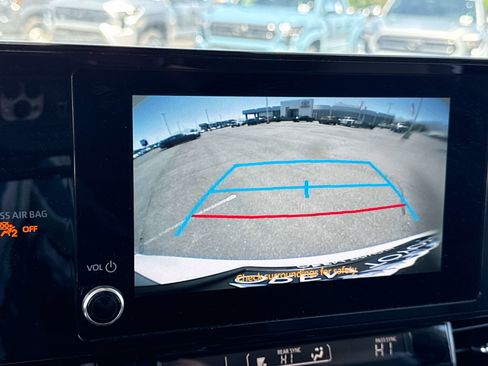 Used 2025 Toyota Sienna LE FWD image 26