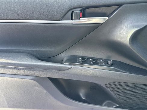 Used 2018 Toyota Camry LE image 18