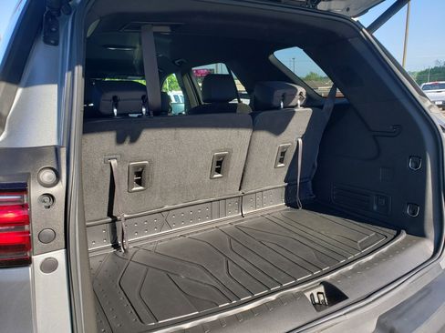 Used 2023 Chevrolet Traverse RS w/ LPO, Floor Liner Package FWD image 10