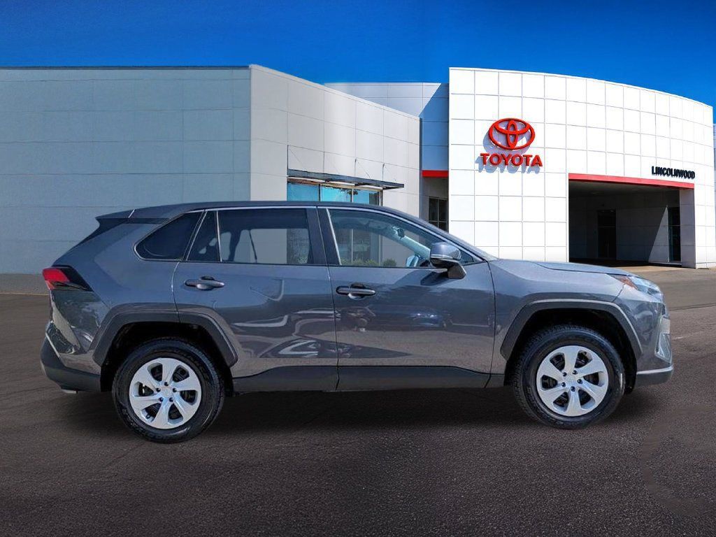 Used 2024 Toyota RAV4 LE AWD/4WD image 9