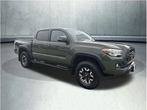 Used 2021 Toyota Tacoma TRD Off-Road w/ Technology Package AWD/4WD image 9