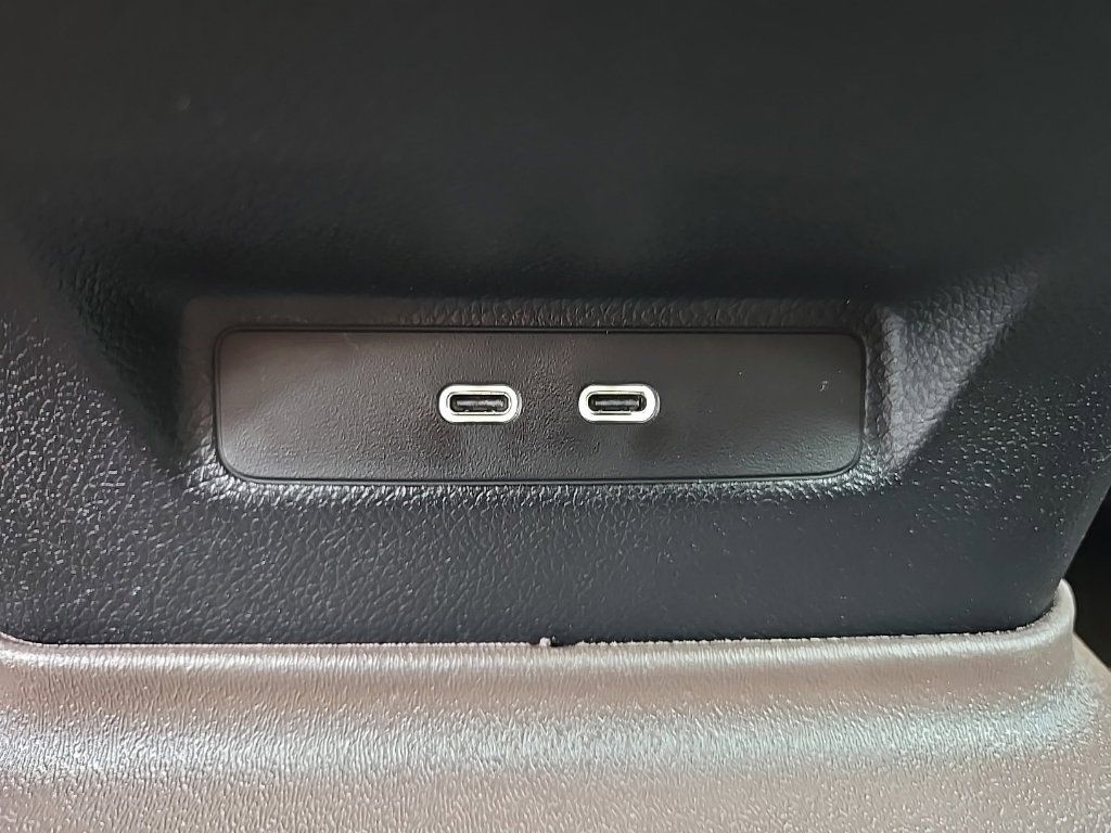 Used 2025 Mercedes-Benz E 350 4MATIC Sedan image 48