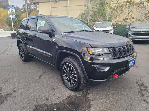 Used 2019 Jeep Grand Cherokee Trailhawk image 2