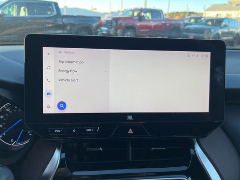 Used 2023 Toyota Venza XLE image 33