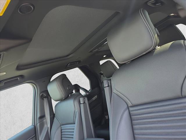 New 2026 Land Rover Discovery Limited Edition AWD/4WD image 30