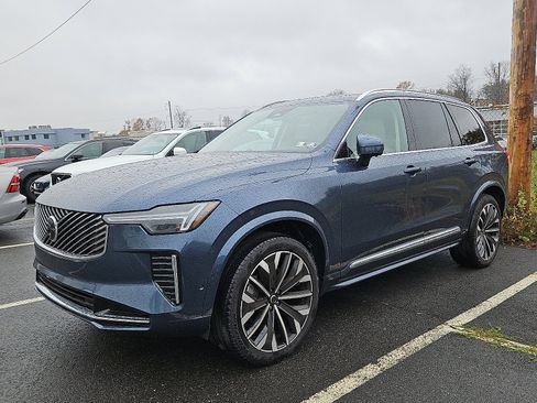Certified 2025 Volvo XC90 B6 Ultra image 3