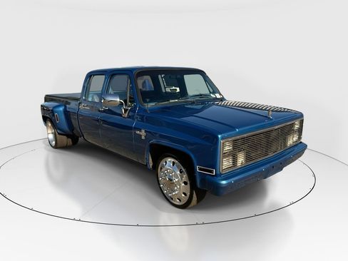 Used 1988 Chevrolet Silverado 3500 2WD Crew Cab image 1