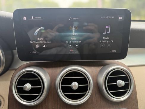 Used 2022 Mercedes-Benz GLC 300 4MATIC w/ Premium Package Lite image 23