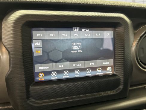 Used 2023 Jeep Gladiator Sport image 11