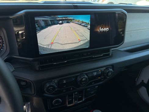 Used 2025 Jeep Wrangler Sport S image 23