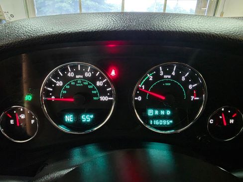 Used 2018 Jeep Wrangler Unlimited Sahara AWD/4WD image 38