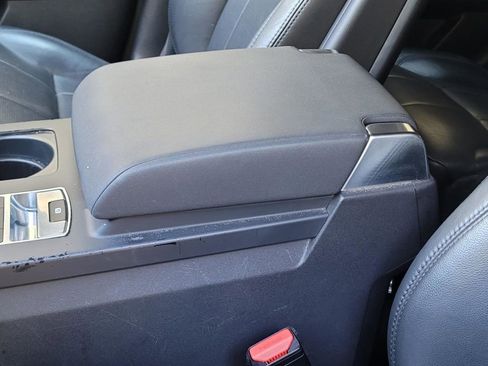 Used 2020 Land Rover Discovery SE image 8