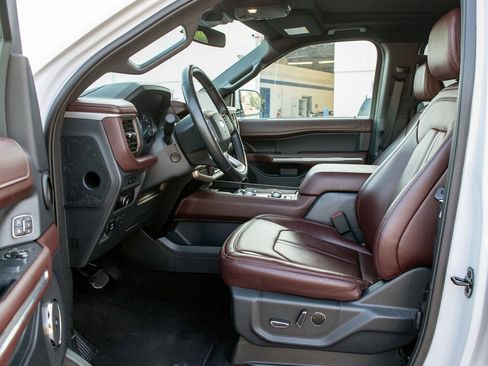 Used 2024 Ford Expedition Limited image 27