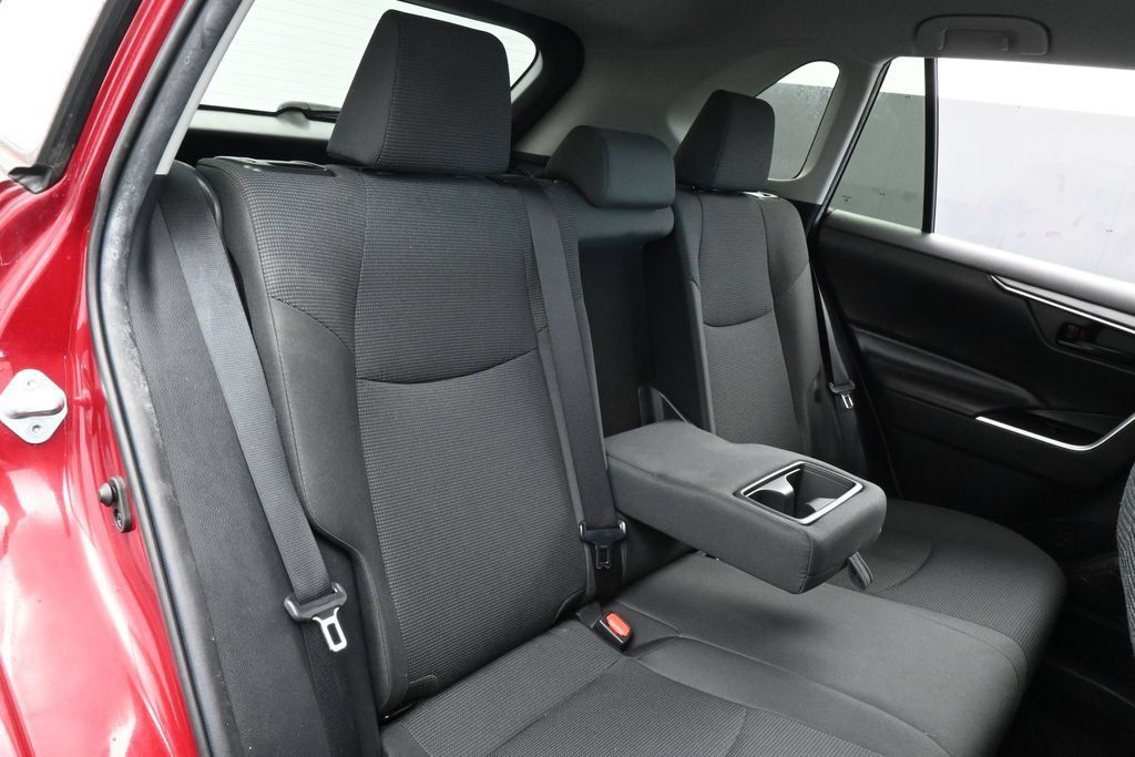 Used 2021 Toyota RAV4 LE FWD image 34