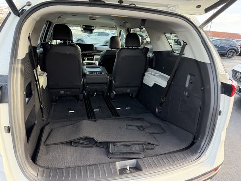 Used 2024 Kia Carnival EX image 28
