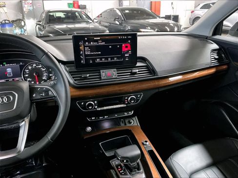 Used 2023 Audi Q5 2.0T Premium w/ Convenience Package image 9