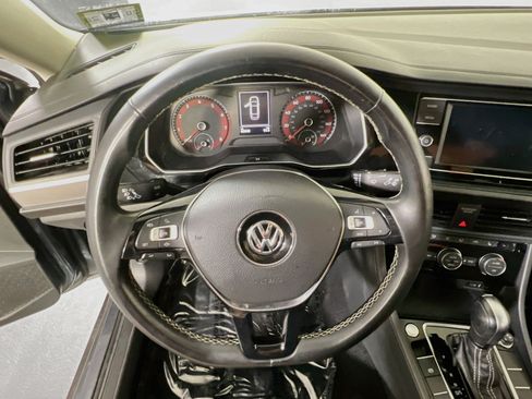 Used 2021 Volkswagen Jetta SE w/ SE Cold Weather Package FWD image 11