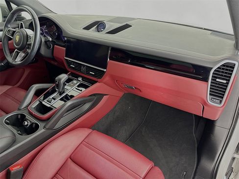 Used 2022 Porsche Cayenne Coupe image 33