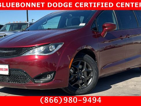 Used 2018 Chrysler Pacifica Touring-L w/ Premium Audio Group image 1