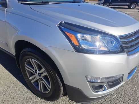 Used 2016 Chevrolet Traverse LT image 16