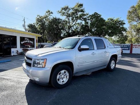 Used 2013 Chevrolet Avalanche LS image 3