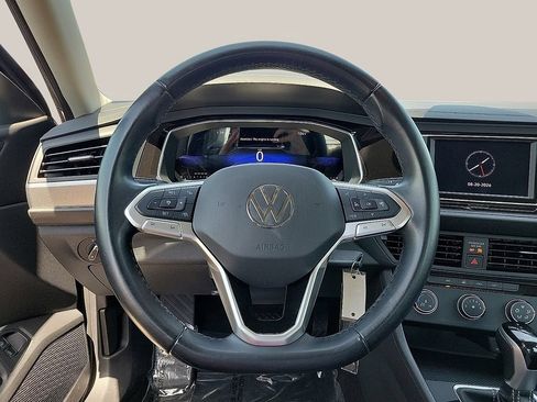 Used 2025 Volkswagen Atlas Cross Sport SE AWD/4WD image 18