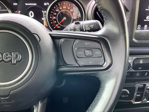 Used 2021 Jeep Wrangler Unlimited Sport AWD/4WD image 25