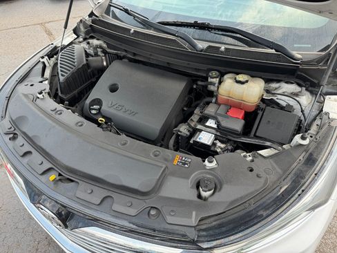 Used 2022 Buick Enclave Essence FWD image 23