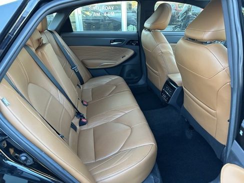 Used 2020 Toyota Avalon Limited image 17