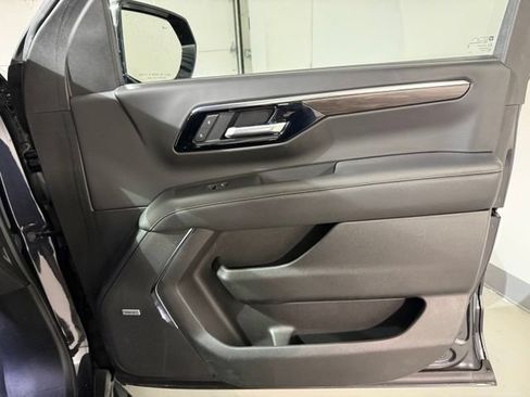 Certified 2026 Chevrolet Suburban Premier AWD/4WD image 32