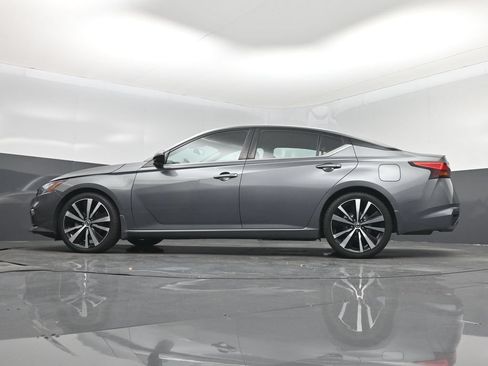 Used 2021 Nissan Altima 2.5 SR FWD image 15