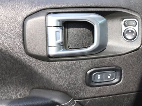 Used 2023 Jeep Wrangler Unlimited Sahara image 12