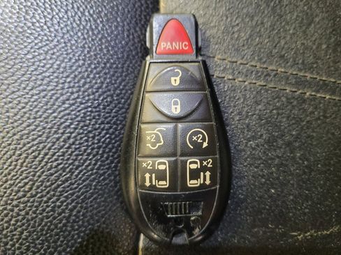 Used 2018 Dodge Grand Caravan GT image 32