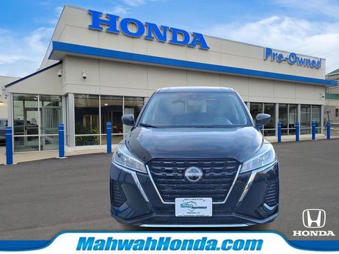 Used 2025 Nissan Kicks Play S FWD image 2