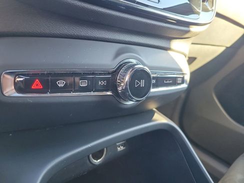 Used 2021 Volvo XC40 T5 R-Design w/ Advanced Package image 20