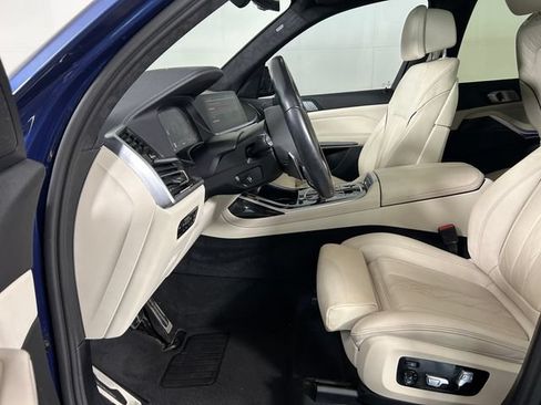 Used 2022 BMW X7 xDrive40i w/ M Sport Package AWD/4WD image 12