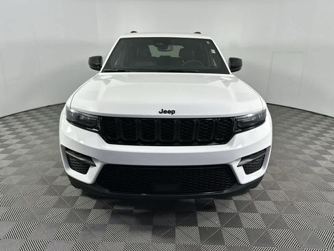 Used 2024 Jeep Grand Cherokee Altitude AWD/4WD image 9