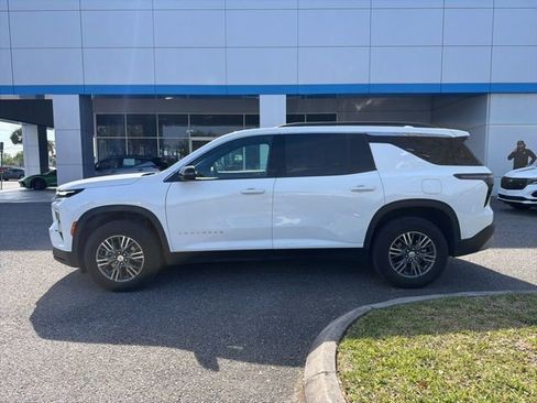 Used 2025 Chevrolet Traverse LT image 5