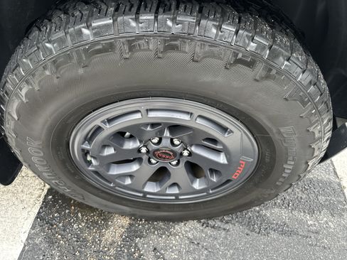 Used 2025 Nissan Frontier Pro-X RWD image 3