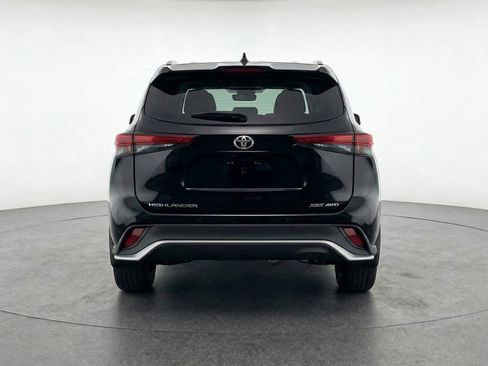 Used 2025 Toyota Highlander XSE AWD/4WD image 7