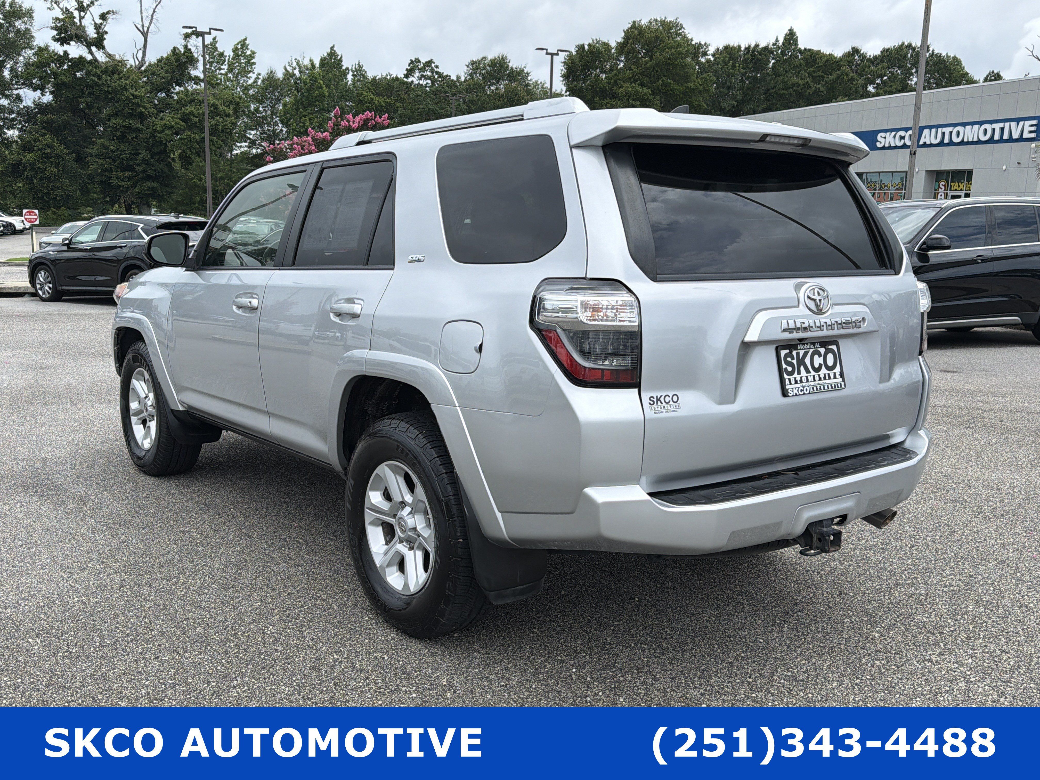 Used 2016 Toyota 4Runner SR5 RWD image 3
