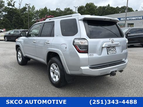 Used 2016 Toyota 4Runner SR5 RWD image 3