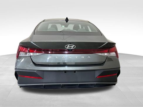 Used 2024 Hyundai Elantra SEL FWD image 4