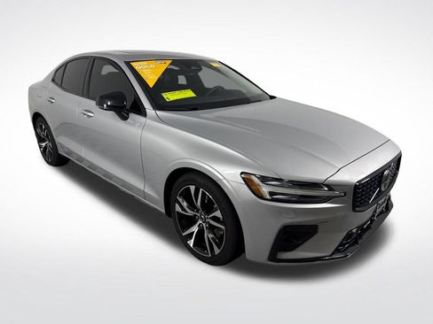 Used 2025 Volvo S60 B5 Core FWD image 1