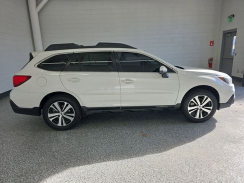 Used 2018 Subaru Outback 2.5i Limited image 6