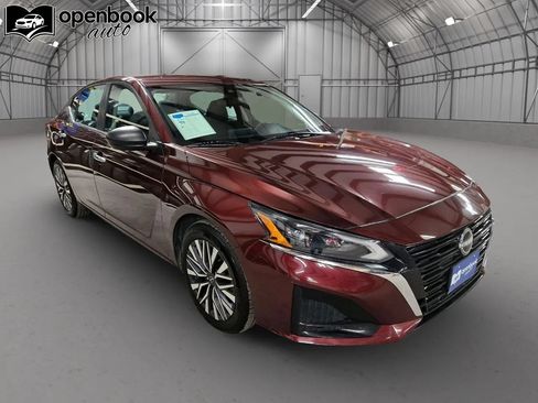 Used 2024 Nissan Altima 2.5 SV FWD image 3
