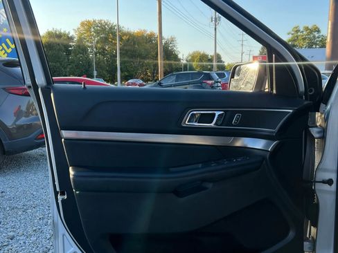 Used 2018 Ford Explorer XLT w/ Equipment Group 202A image 7