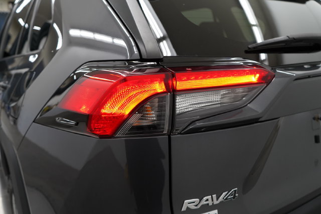Used 2022 Toyota RAV4 LE AWD/4WD image 46