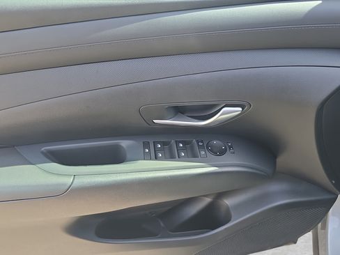 Certified 2025 Hyundai Tucson SE FWD image 16