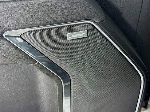 Used 2022 GMC Sierra 1500 SLT w/ SLT Convenience Package image 19